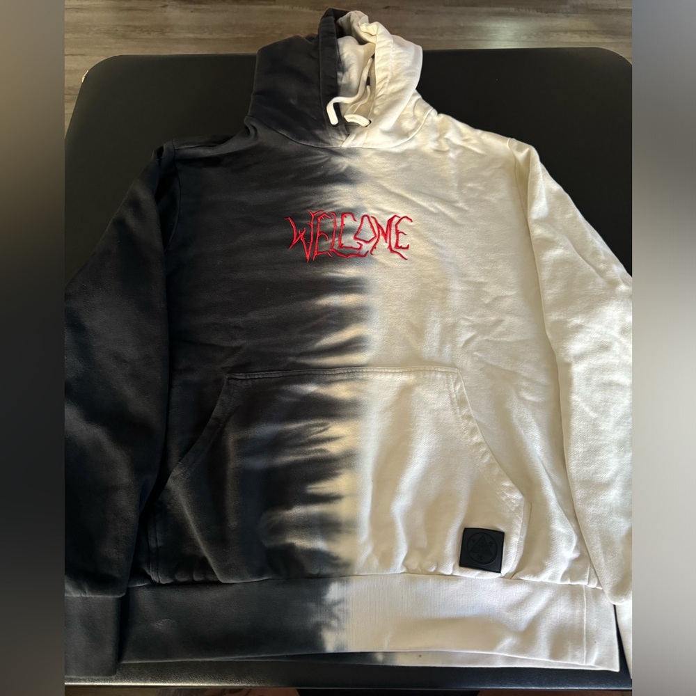 Welcome Barb pullover hoodie Adult M